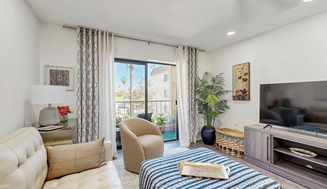Mtn-View Balcony: Condo 6 Mi to Dtwn Phoenix