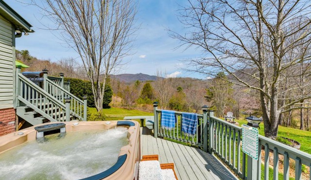 Mtn-View Balsam Grove Getaway with Fire Pit!