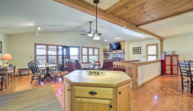 Mtn-view Cabin w/Deck, 2 Mi to Beech Mtn Slopes!