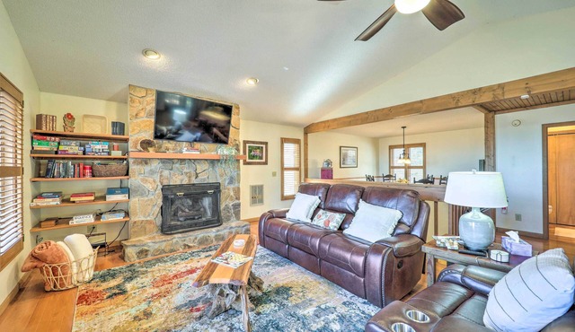Mtn-View Cabin w/Deck, 2 Mi to Beech Mtn Slopes!