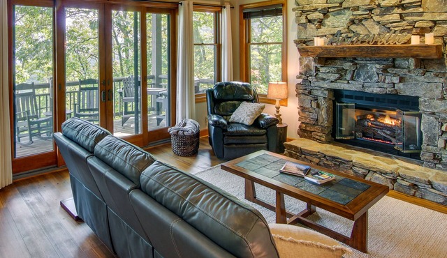 Mtn-View Condo w/Screened Porch in Burnsville!