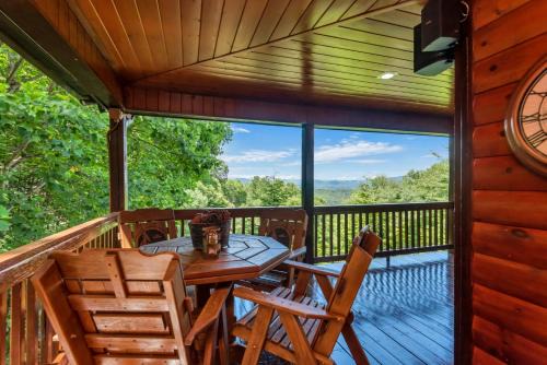 Mtn-View Deck Cabin Near New River State Park!