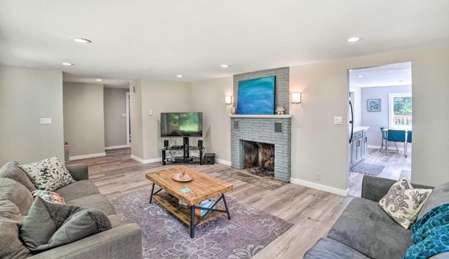 Mtn-View Deck & Fire Pit: Modern Gold Bar Escape