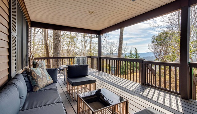 Mtn-view Deck! Modern Retreat Near Jump Off Rock