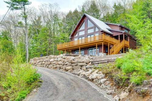 Mtn-View Deck: Scenic Conway Log Cabin!