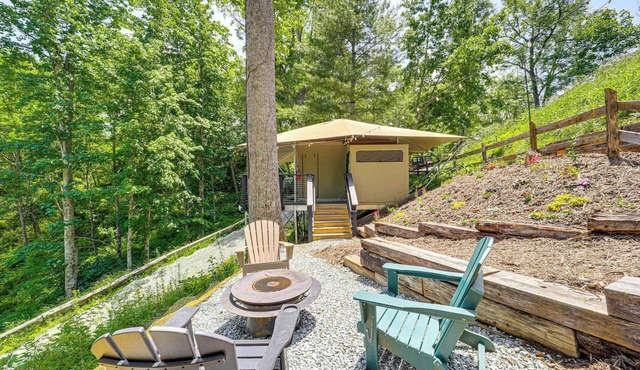 Mtn-View Deck: Scenic Glamping Getaway Near Boone!