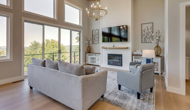 Mtn-View Decks & Fire Pit: Quiet Brasstown Escape
