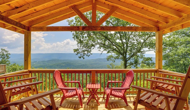 Mtn-View Gem: Flat Rock Retreat w/Deck & Grill!