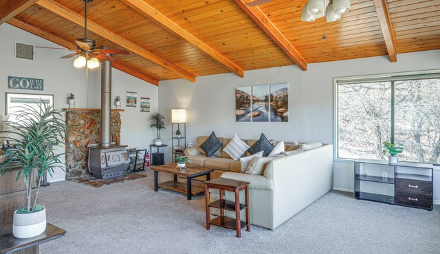 Mtn-View Getaway w/Game Room, 1 Mi to Kern River!