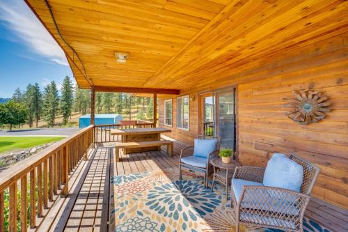 Mtn-View Getaway with Spacious Deck in Republic!