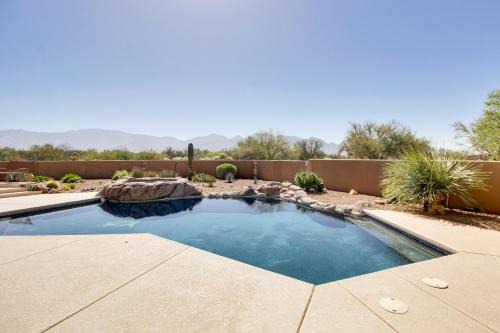 Mtn-View Oasis w/Pool, Spa & Gym in Oro Valley!