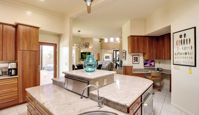 Mtn-view Oasis w/Pool, Spa & Gym in Oro Valley!