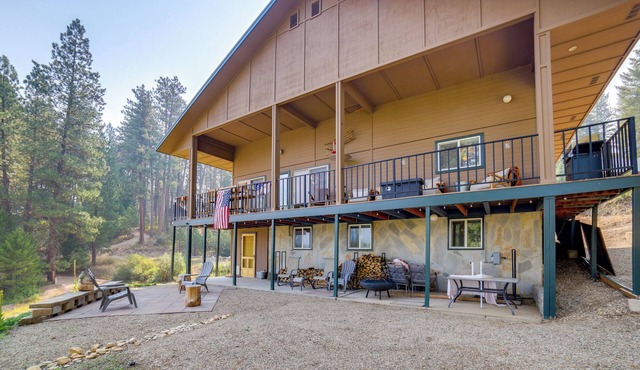 Mtn-View Oasis w/Pool Access in Garden Valley