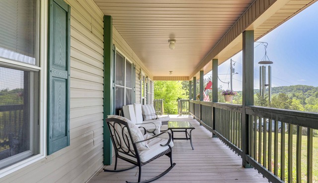 Mtn View & On-Site Trails! Rural Bybee Retreat