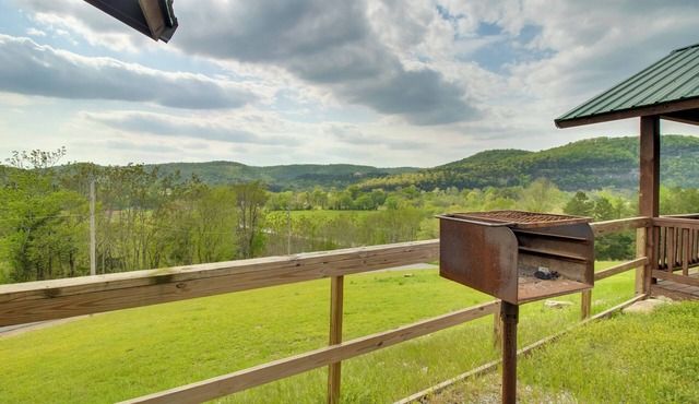 Mtn-View Porch: Arkansas Cabin Near White River