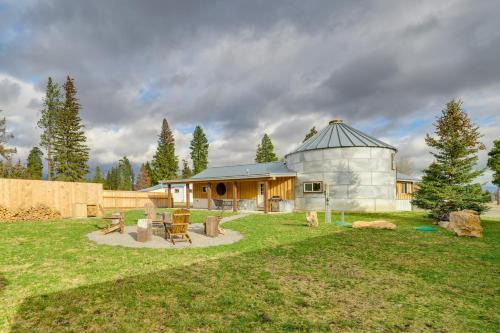 Mtn-View Retreat with Yard 4 Mi to Dtwn Lincoln