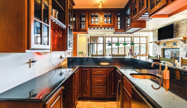Mtn-view Shirley Pool House: Pets Welcome!