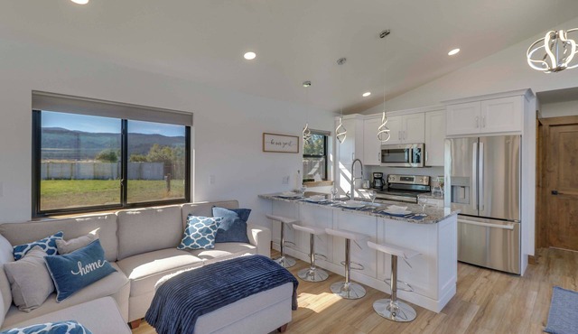 Mtn-View Tiny Home Near Flathead Lake & Skiing!