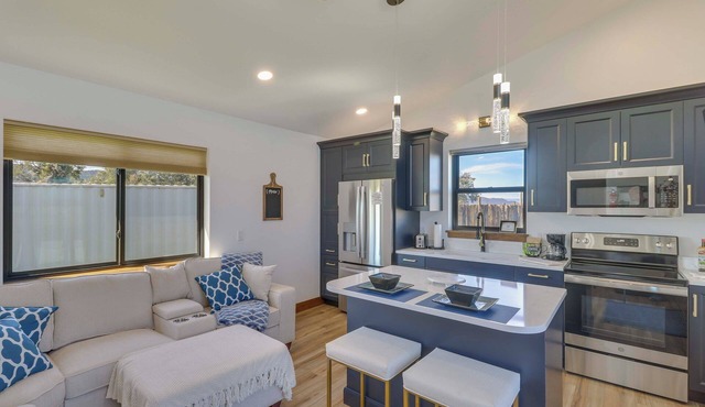 Mtn-View Tiny Home w/Grill Near Skiing!