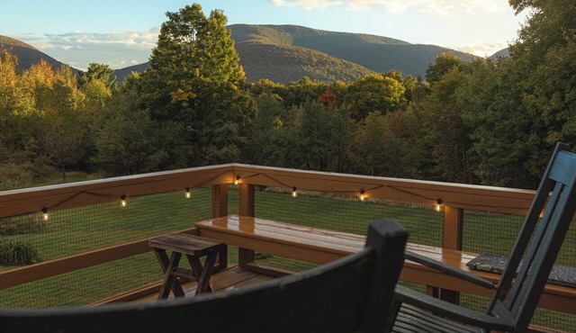 Mtn Views Firepit 5 Min to Hiking + Brewery