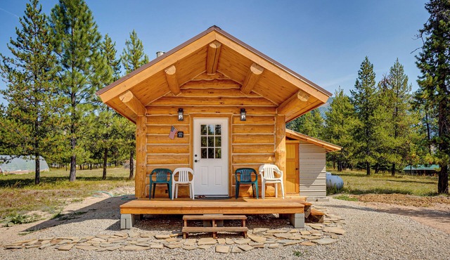 Mtn Views & Fireplace: Cozy Trout Creek Tiny Home
