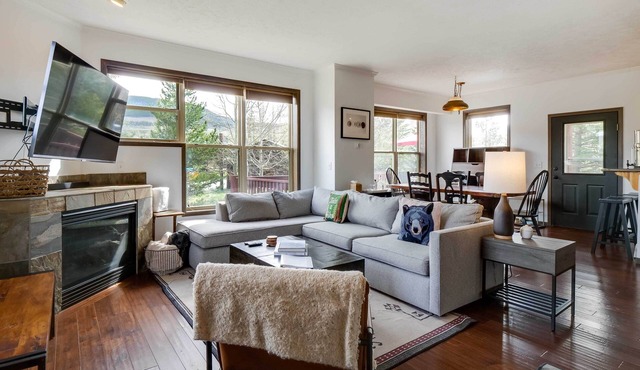 Mtn Views & Fireplace: Stunning Dillon Townhome!