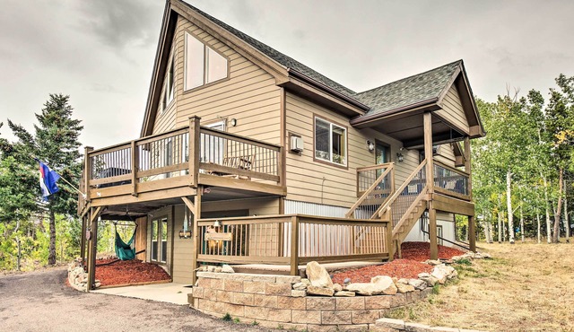 Mtn Views & Game Room: Cozy Retreat in Morrison
