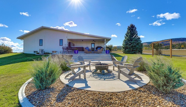 Mtn Views, Hot Tub + Fire Pit: Black Hills Retreat