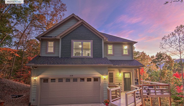 Mtn. Views, Hot Tub, Garage w/EV Charger, 10 min. to DT and Biltmore House
