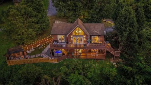 Mtn Views HotTub Sauna Outdoor Theater FirePit