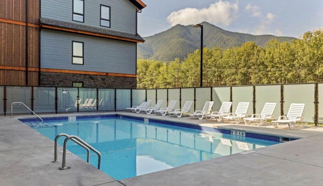 Mtn Views | Outdoor Pool & Hot Tub | Corner Condo