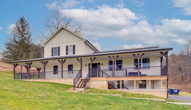 Mtn Views! Peaceful Rural Retreat in Mapleton