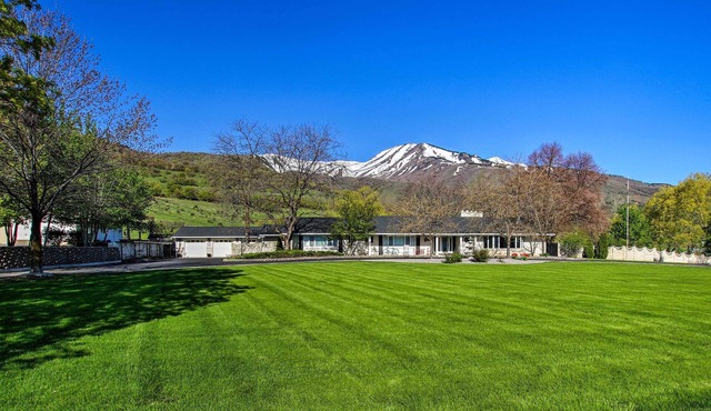 Mtn Views & Pickleball! Wellsville Group Retreat