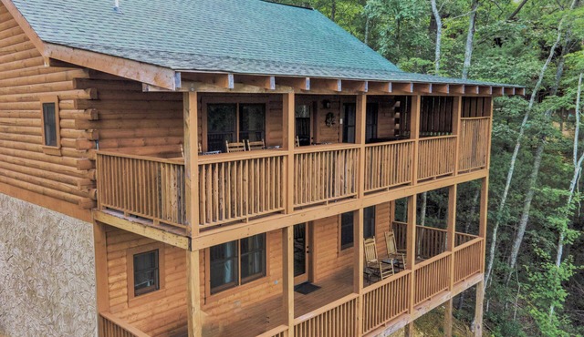 Mtn Views! Pool Table, Hot Tub, Air Hockey & Free Access to Pool, Golf, Fishing