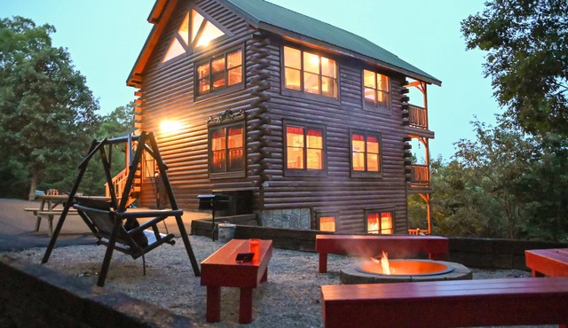 MTN views! PoolTable, AirHockey, Foosball, HotTub, FirePit; Perfect for FAMILIES