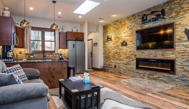 MTN Views*Rain Shower*Fireplace