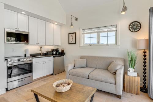 Mtn Views + Resort Perks: Cozy Cottage in Thornton