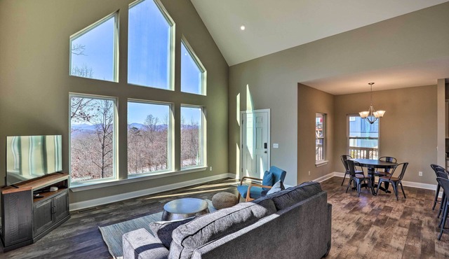 Mtn Views, Walkable Location: Asheville Retreat!