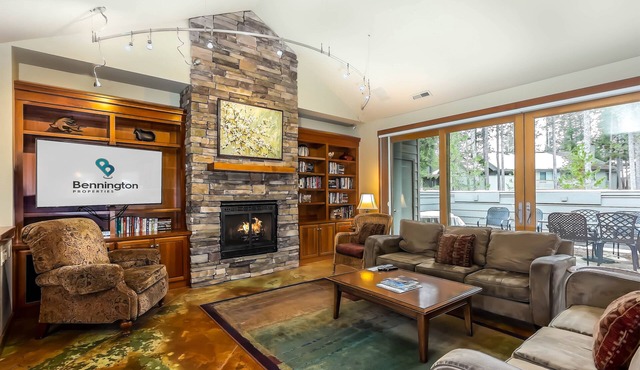 MTRO9 - Gorgeous Home, theater room, 3 masters, AC, Hot Tub, Ping Pong