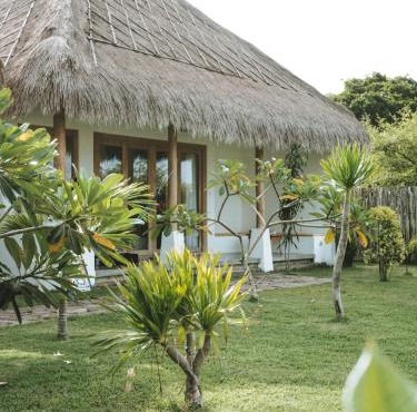 Muara Surf House - Yoyos beachfront