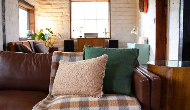 Mud Brick Eco Retreat | 15 mins from Castlemaine