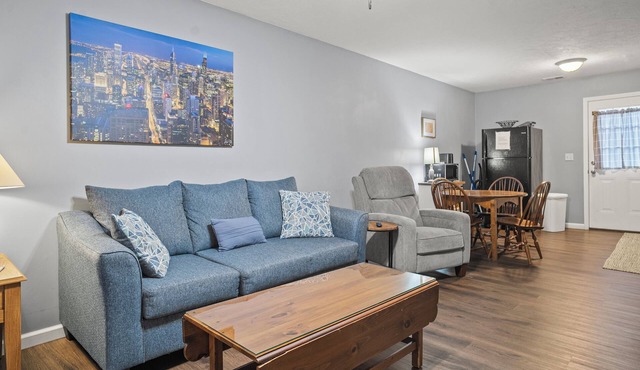 Muddy Boots Hideout l Cozy 2BR l 15 min to RRG l WI-FI