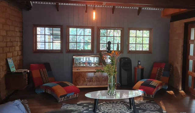 Mudhouse Manor - The Loft. Rustic charm & natural ambience. Pet friendly.