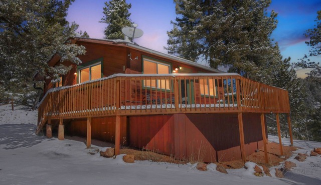 Mueller State Park Cabin | Deck | Sleeps 6