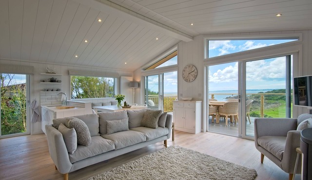 Muir Lodge - a lodge that sleeps 6 guests in 3 bedrooms