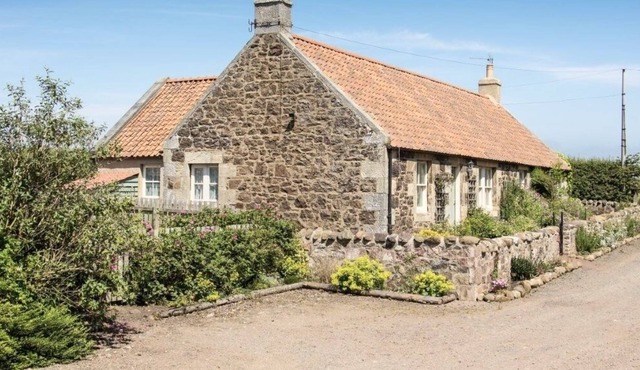 Muirlaw House: Delightful cottage sleeps 8 ideal for family groups