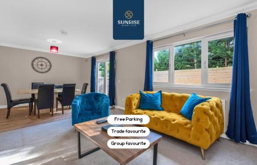 Muirton House 2 - INVOICE and REDUCED PRICE only via SUNRISE SHORT LETS DUNDEE, SLEEPS 8 has 4 Twin Bedrooms with 4 Car Parking, 2 Baths, 5 Smart TV, Fully Equipped, Garden, Free WiFi, and ONLY 9 Mins to STANNERGATE Ports