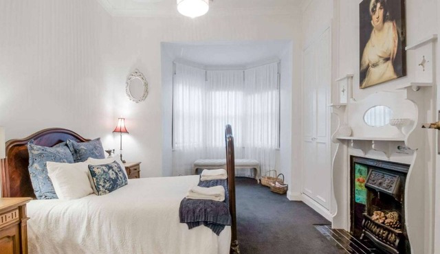 Mulberry Cottage - Elegant CBD Estate