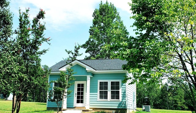 Mulberry Cottage on 16 Acres, King Size Bed, No Pet Fee