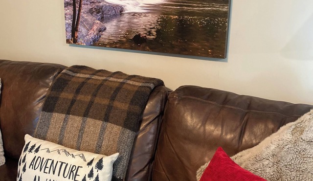 Mulberry House, privacy and comfort in sought after Pisgah Forest